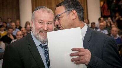 שי ניצן ואביחי מנדלבליט בטקס הפרידה משי ניצן. | אוליבייה פיטוסי, פלאש 90