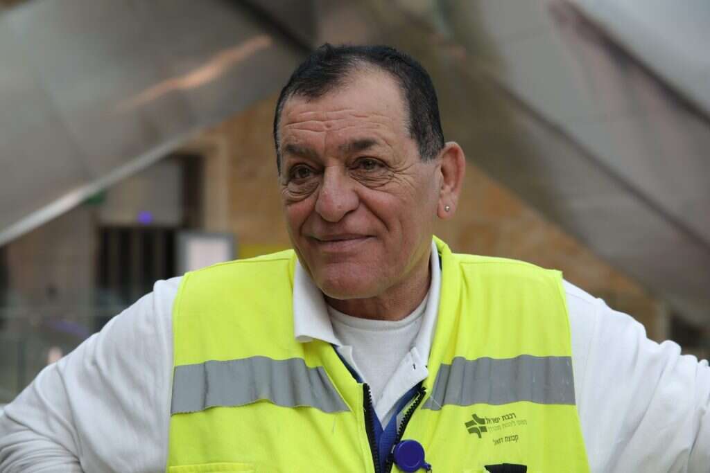 אשר. | יוסי אלוני