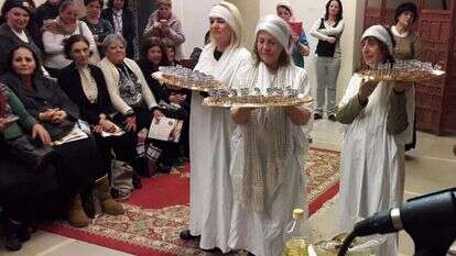 החג חוזר וחודר אל
התודעה הציבורית.
הופעה של אסתר דגן
קניאל במרכז מורשת צפון
אפריקה. | באדיבות אסתר דגן קניאל