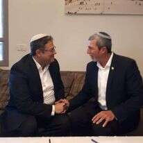 הרב פרץ ובן-גביר בעת חתימת ההסכם על ריצה משותפת