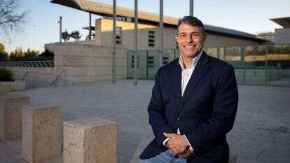 פרופ' אבי בל. | אוליבייה פיטוסי, פלאש 90