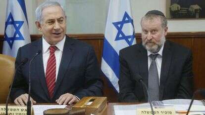 נתניהו ואביחי מנדלבליט, 2015. | מרק ישראל סלם נתניהו ואביחי מנדלבליט, 2015. | מרק ישראל סלם