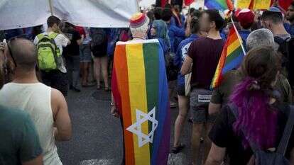 בישראל רואים את ההקשר הפוליטי, בארה"ב את הסוגיה ההומנית. דתיים במצעד הגאווה בירושלים, 2016. | EPA