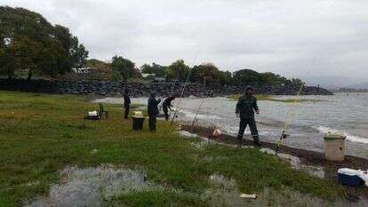 דייגים בחוף אמנון. | סעדיה, רשות הכנרת