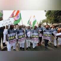 הפגנת מוסלמים נגד החוק החדש. | EPA