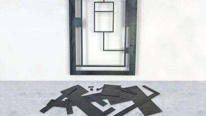 "שביר", יצירה של האמן אריק וייס. הוצג בבינאלה לאמנות יהודיץ, תש"ף