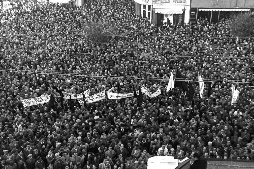 הפגנה נגד השילומים בתל אביב, 1952. | הנס פין, לע"מ