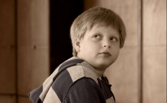 הבן, פטר קנולר. | מסך