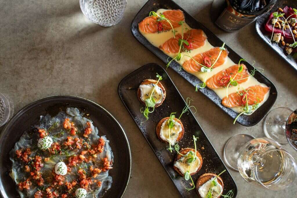 טייסטינג רום, סשימי סלמון. | חיים יוסף