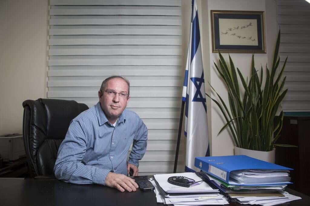 לא משוכנע שהפרויקט הנועז יתקבל בציבור. מנכ"ל המשרד לשירותי דת עודד פלוס. | הדס פרוש, פלאש 90 לא משוכנע שהפרויקט הנועז יתקבל בציבור. מנכ"ל המשרד לשירותי דת עודד פלוס. | הדס פרוש, פלאש 90