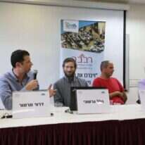 משתתפי הפאנל בישיבת בישיבת הר עציון. | גרשון אלינסון