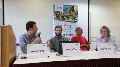 משתתפי הפאנל בישיבת בישיבת הר עציון. | גרשון אלינסון