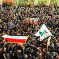 מסע הלוויה של קאסם סולימאני, ואבו מהדי אלמוהנדס, מפקד המיליציות השיעיות בעיראק בעיר נג'ף. | EPA