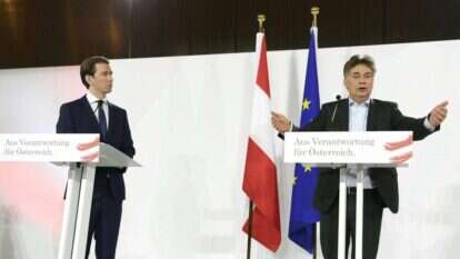 ראש הממשלה קורץ (משמאל) ויו"ר הירוקים קוגלר. | AFP