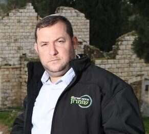 יוסי דגן. | מרים צחי