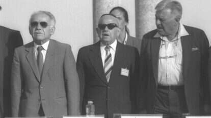 טדי קולק, אפרים אורבך ויצחק שמיר בכנס הקונגרס העולמי העשירי למדעי היהדות, האוניברסיטה העברית בירושלים, 1989. | צביקה ישראלי, לע"מ