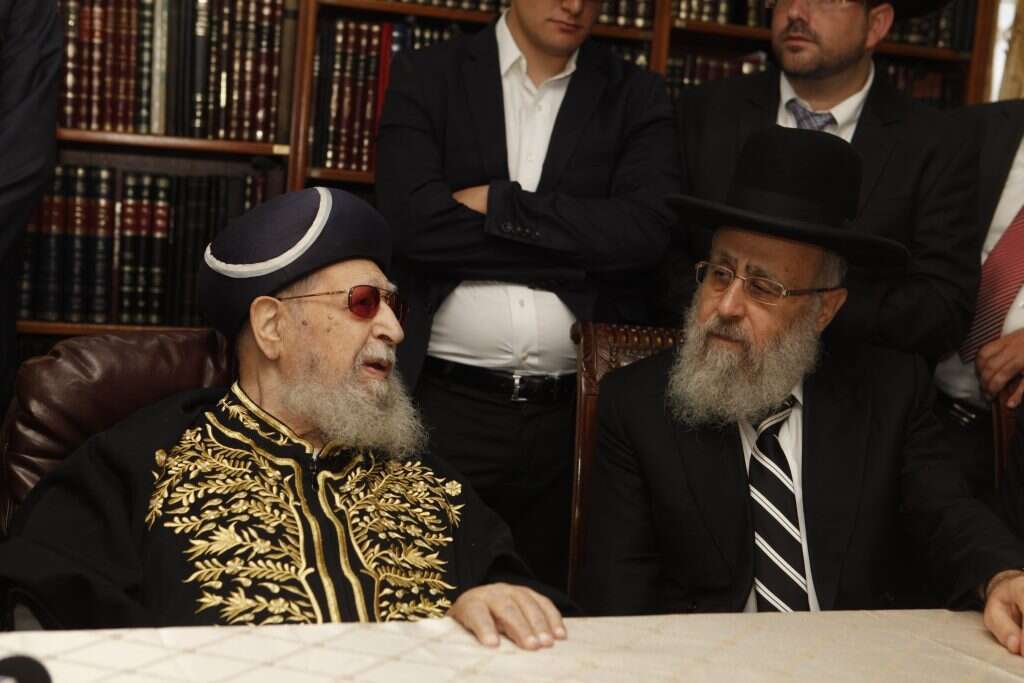 הרב יצחק יוסף עם אביו, הרב עובדיה יוסף. | פלאש 90