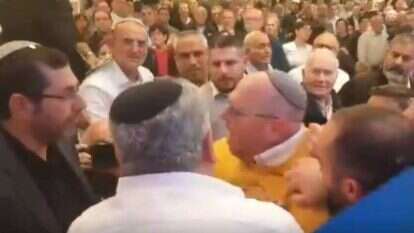 מכות בבית היהודי. | מתוך הטוויטר של עטרה גרמן מכות בבית היהודי. | מתוך הטוויטר של עטרה גרמן