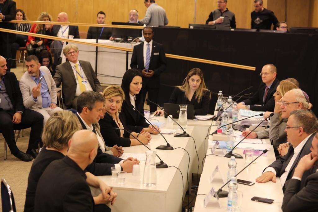 נציגי כחול לבן מגישים את הרשימה לוועדת הבחירות. | אבישי פינקלשטיין