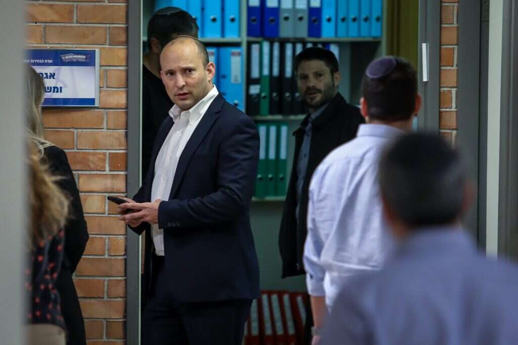 נפתלי בנט ובצלאל סמוטריץ בערב הגשת הרשימות. | אורן בן חקון