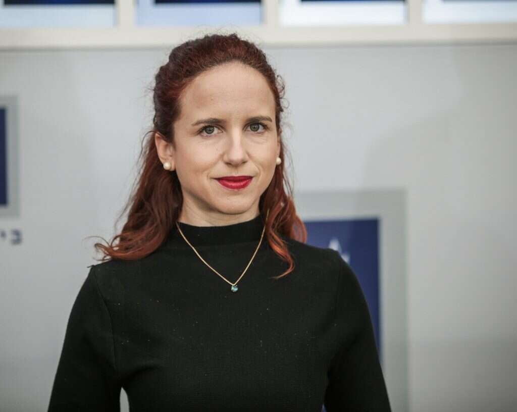 סתיו שפיר: | אורן בן חקון