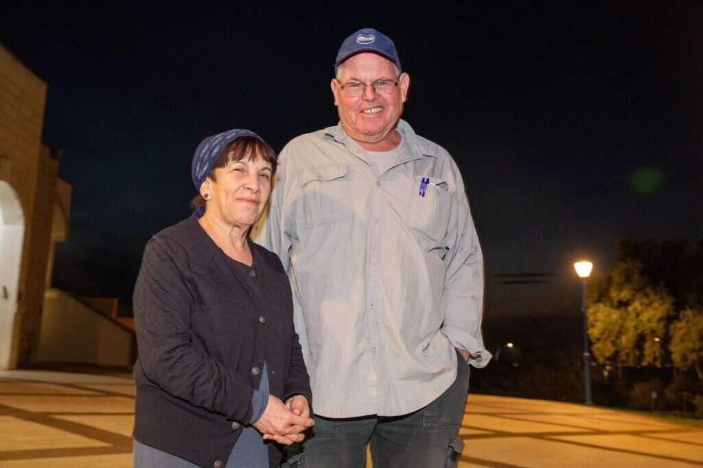 משה ואסתר. | יוסי אלוני