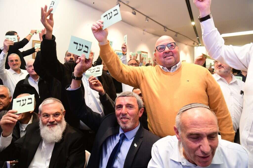 הרב רפי פרץ, הרב בן דהן ומוטי יוגב במרכז הבית היהודי. תילום: יוסי זליגר