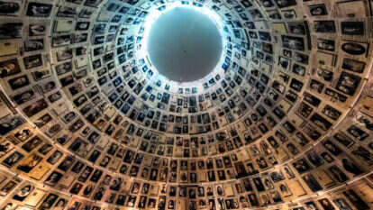 היכל השמות ביד ושם. | שאטרסטוק