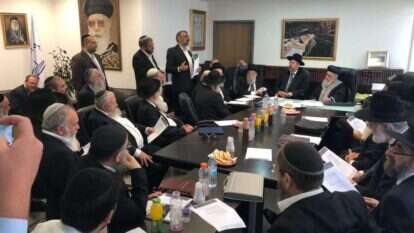 על הרבנות הראשית לגייר את מרבית טעוני הגיור בארץ. כינוס רבנים במחאה על דו"ח הגיור של משה נסים בלשכת הרב יצחק יוסף, 2018. | אחיה קליינולד