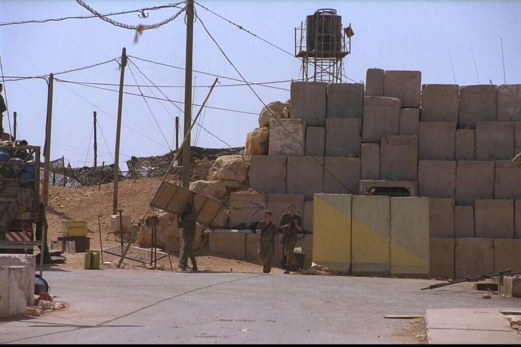 מוצב צה"ל בלבנון. | לע"מ