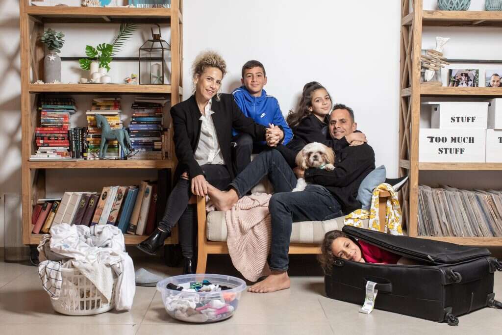 אמירם טובים ומשפחתו. | אבישג שאר-ישוב