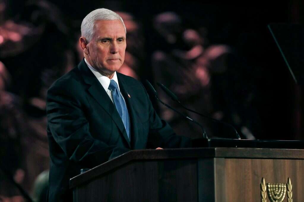 סגן נשיא ארה"ב מייק פנס נושא נאום בטקס ביד ושם. | AFP