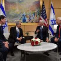 נתניהו ופנס בשגרירות האמריקנית, אתמול. | קובי גדעון, לע"מ