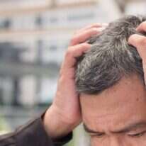 פתרון לשיער מאפיר ודליל | שאטרסטוק