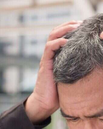 פתרון לשיער מאפיר ודליל | שאטרסטוק