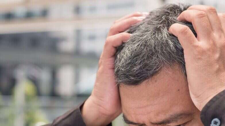 פתרון לשיער מאפיר ודליל | שאטרסטוק פתרון לשיער מאפיר ודליל | שאטרסטוק