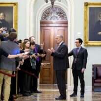 מנהיג המיעוט הדמוקרטי בסנאט צ'אק שומר. | EPA