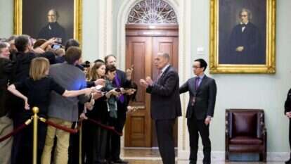 מנהיג המיעוט הדמוקרטי בסנאט צ'אק שומר. | EPA