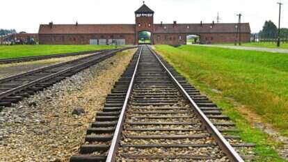 מחנה הריכוז אושוויץ. | שאטרסטוק