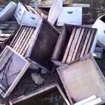 הכוורות באזור לטרון לאחר ההרס. | מסך מתוך סרטון של 'השומר החדש'