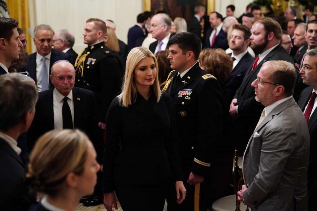 איוונקה טראמפ וראש המל"ל מאיר בן-שבת בפרסום תוכנית השלום האמריקנית. | AFP איוונקה טראמפ וראש המל"ל מאיר בן-שבת בפרסום תוכנית השלום האמריקנית. | AFP