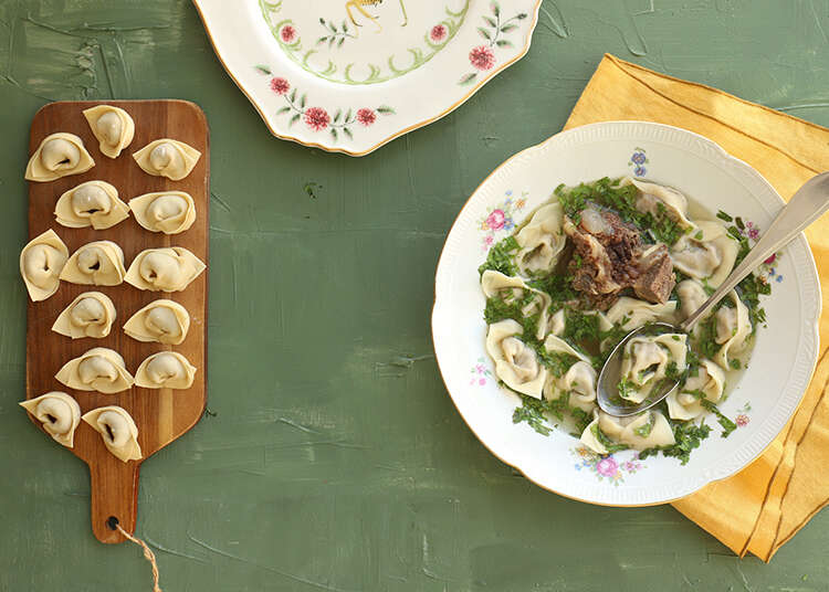 מרק דושפרה - מרק עם כיסוני בשר קטנים. | אפרת ליכטנשטט מרק דושפרה - מרק עם כיסוני בשר קטנים. | אפרת ליכטנשטט