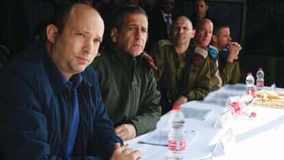 "לקדם דברים ריאליים בשטח". שר הביטחון בנט בהערכת מצב ביו"ש לקראת פרסום תכנית המאה. | אריאל חרמוני, משרד הביטחון