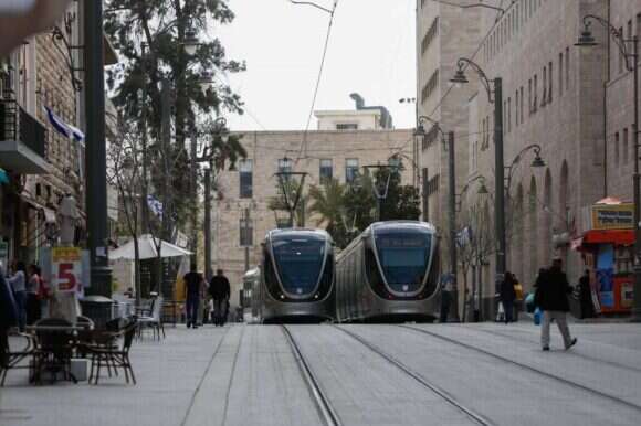 ללא רכבות בשלושת החודשים הקרובים. הרכבת הקלה ברחוב יפו | פלאש 90 ללא רכבות בשלושת החודשים הקרובים. הרכבת הקלה ברחוב יפו | פלאש 90