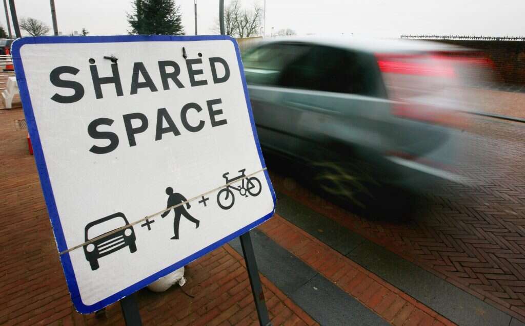 התאונות פחתו והפקקים נעלמו. "המרחב הבטוח" לתנועה עירונית בקנט, אנגליה. | גטי אימג'ס