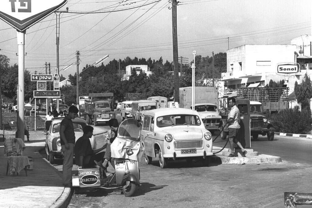 ללא חזון, תכנון ומעוף, הטלאים יצרו תמהיל של ישראליות חדשה. הוד־השרון, 1964. | פריץ כהן, לע"מ