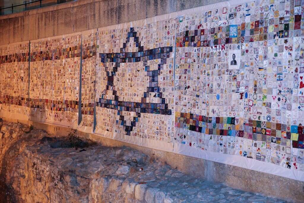 מיזם "רוקמות אור" ברובע היהודי. | אורן בן חקון