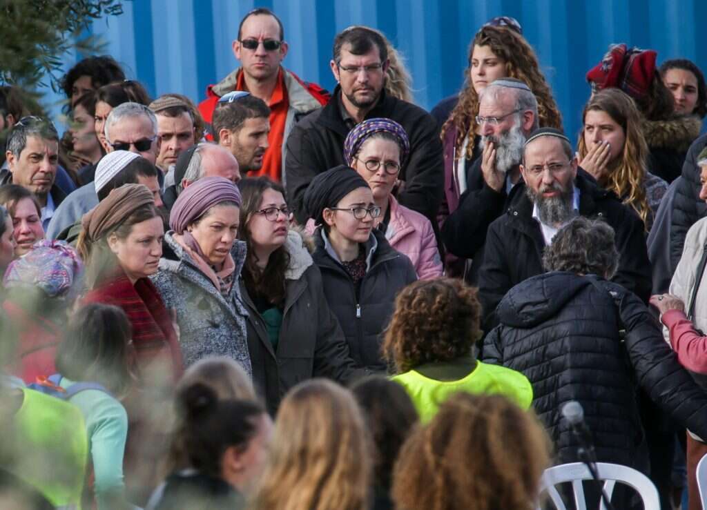 "המילים הסתלקו מהעולם אחרי שאורי הסתלקה". ההלוויה בתקוע. | אורן בן חקון