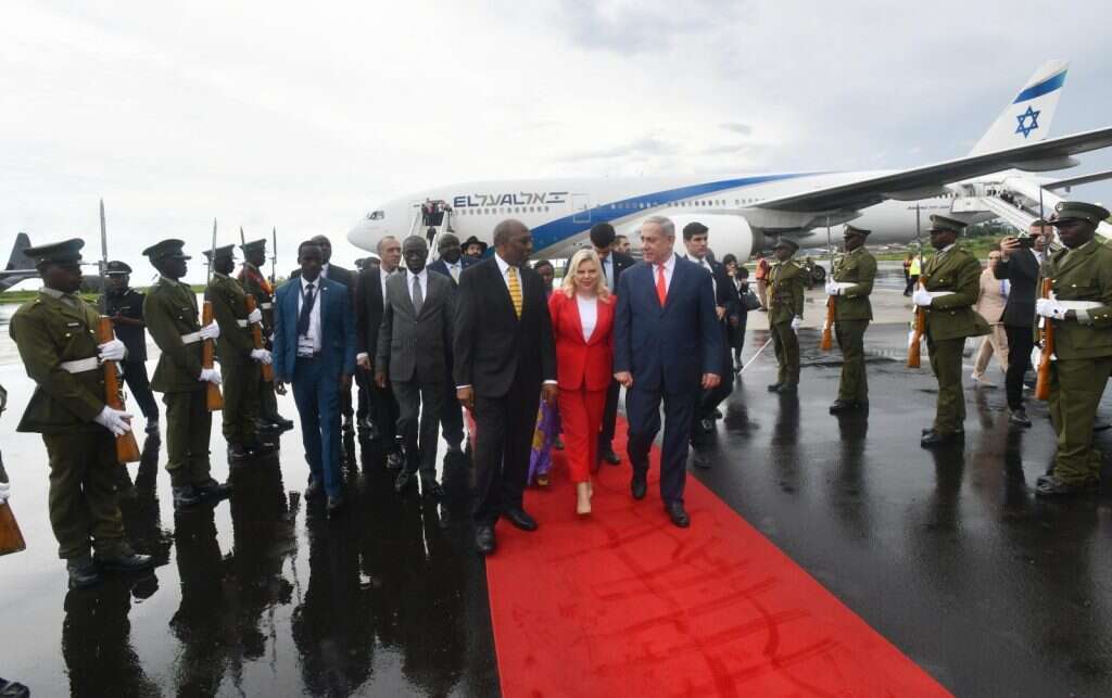 ראש הממשלה בנימין נתניהו ורעייתו שרה בביקורם באוגנדה. | חיים צח, לע"מ
