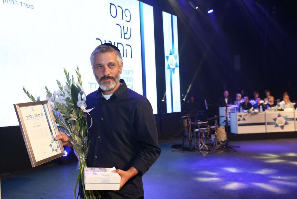 אביתר בנאי. | מרים צחי